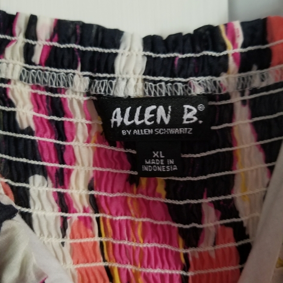 Allen B. Blouse w/ Pockets - Picture 3 of 3